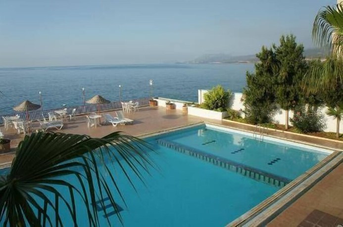 Imagen de la piscina del Lades Hotel. Foto 17