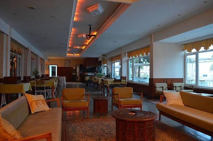 Imagen de los interiores del Lades Hotel. Foto 16