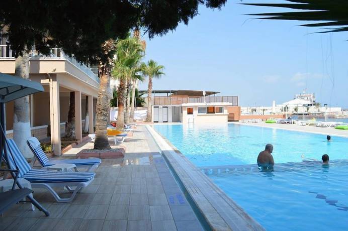 Imagen de la piscina del Lades Hotel. Foto 20