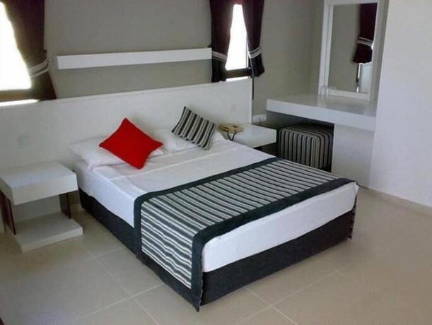 Imagen de la habitación del Ladin Hotel. Foto 7