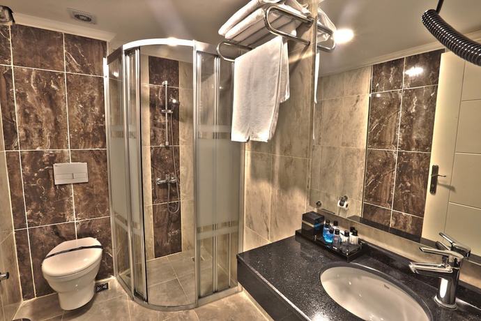 Imagen de la habitación del Lagoon Palace Hotel. Foto 5