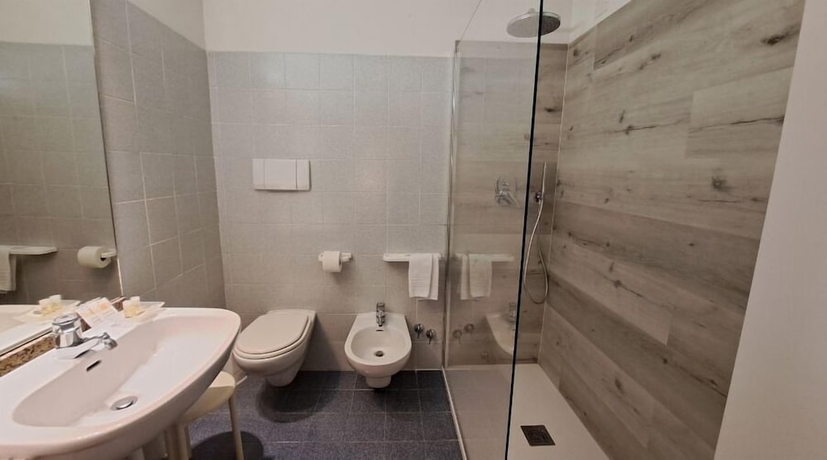 Imagen de la habitación del Lake and Nature Hotel Gloria. Foto 13
