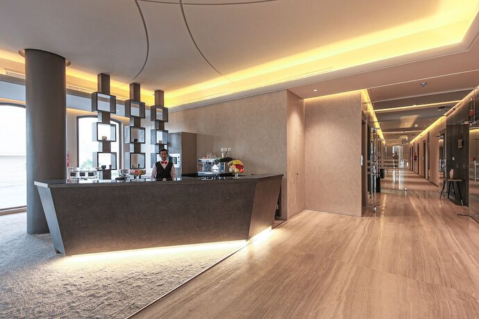 Imagen del bar/restaurante del Land Walk Hotel. Foto 14