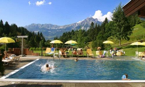 Imagen de la piscina del Landhof Ellmau. Foto 8