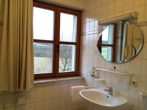 Imagen de la habitación del Landhotel Rh&ouml;nblick. Foto 6