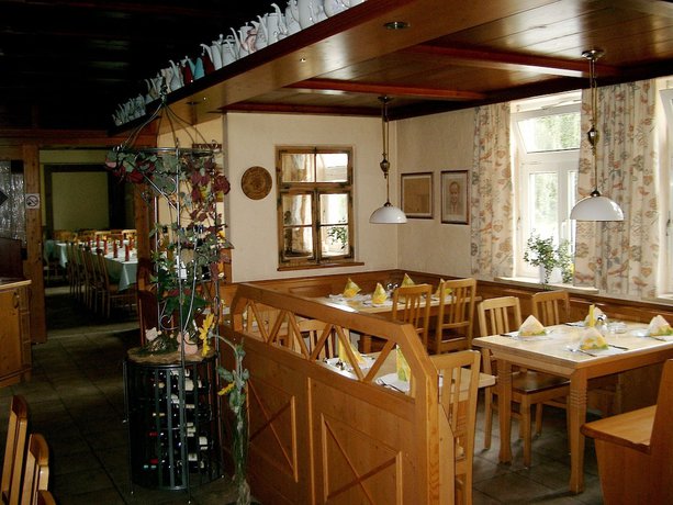 Imagen del bar/restaurante del Landhotel Zum B&ouml;hm, Roth. Foto 4