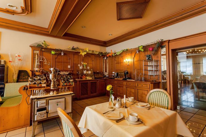 Imagen del bar/restaurante del Landhotel Zum B&ouml;hm, Roth. Foto 6