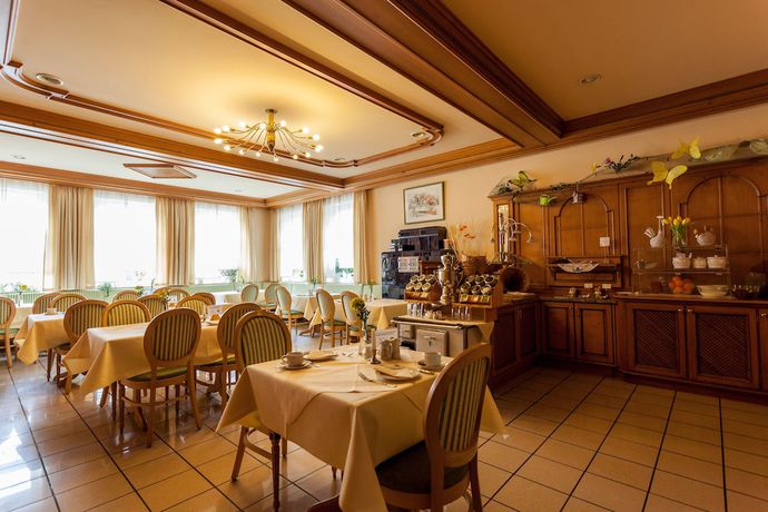 Imagen del bar/restaurante del Landhotel Zum B&ouml;hm, Roth. Foto 9