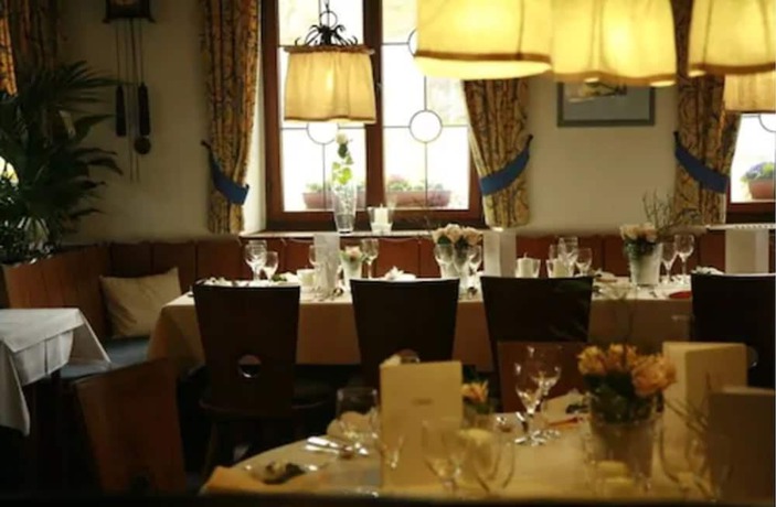 Imagen del bar/restaurante del Landhotel-Restaurant Adler. Foto 1
