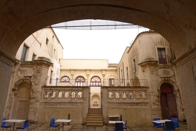Imagen de los exteriores del Landolina Palace. Foto 10