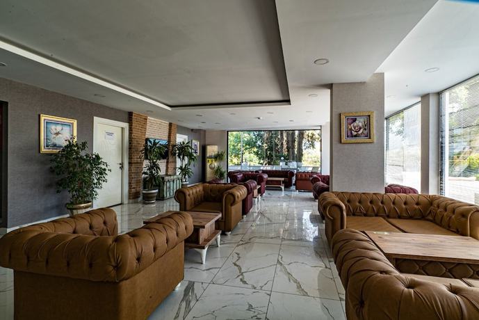 Imagen de los interiores del Lara Garden Hotel. Foto 12