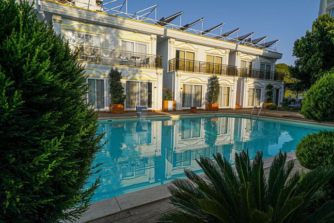 Imagen de la piscina del Lara Garden Hotel. Foto 17