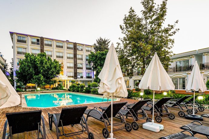 Imagen de la piscina del Lara Garden Hotel. Foto 18