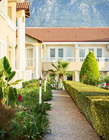 Imagen de los exteriores del Larimar Suite Hotel. Foto 17