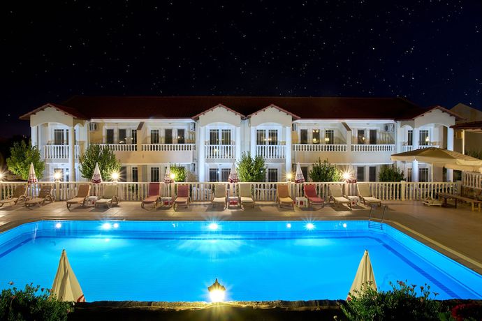 Imagen de la piscina del Larimar Suite Hotel. Foto 19