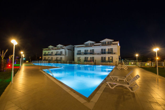 Imagen de la piscina del Larina Ninova Thermal Spa. Foto 13
