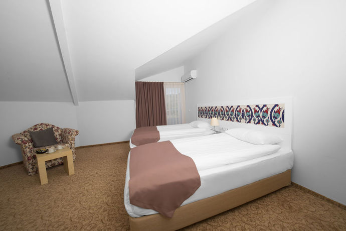 Imagen de los exteriores del Larina Ninova Thermal Spa. Foto 8