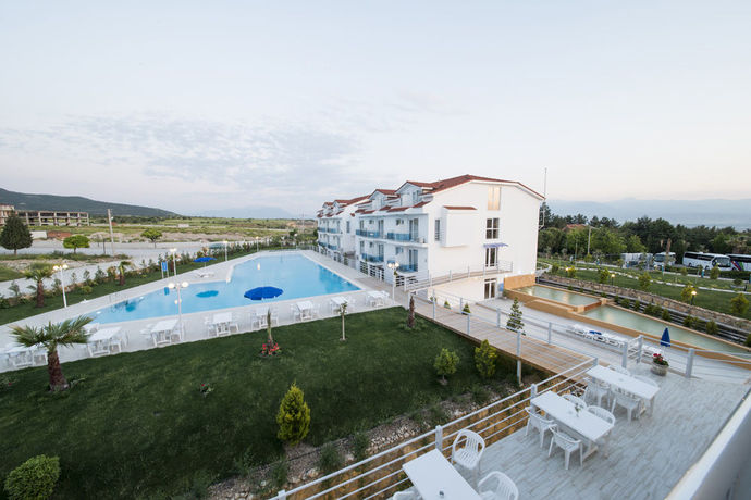 Imagen de los exteriores del Larina Ninova Thermal Spa. Foto 9