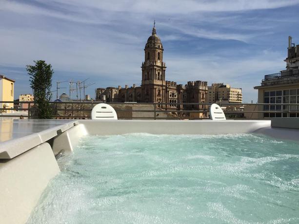 Imagen de los exteriores del Larios Suites. Foto 9