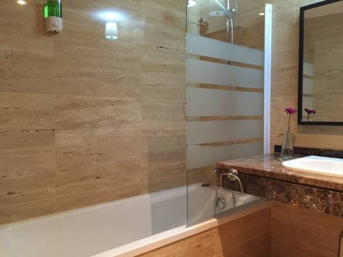 Imagen de la habitación del Larios Suites. Foto 6