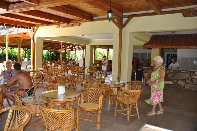 Imagen de la habitación del Larissa Inn. Foto 8