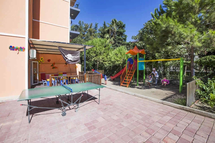 Imagen de los exteriores del Larissa Vista. Foto 10