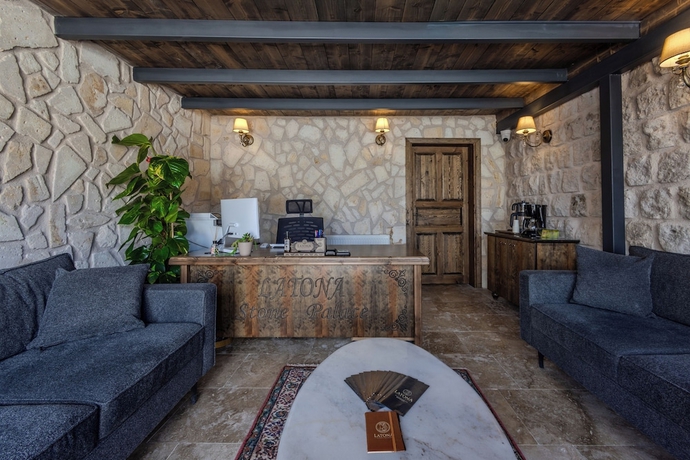 Imagen de los interiores del Latona Stone Palace. Foto 15