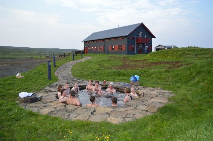 Imagen de la piscina del Laugarfell Accommodation & Hot Springs. Foto 15