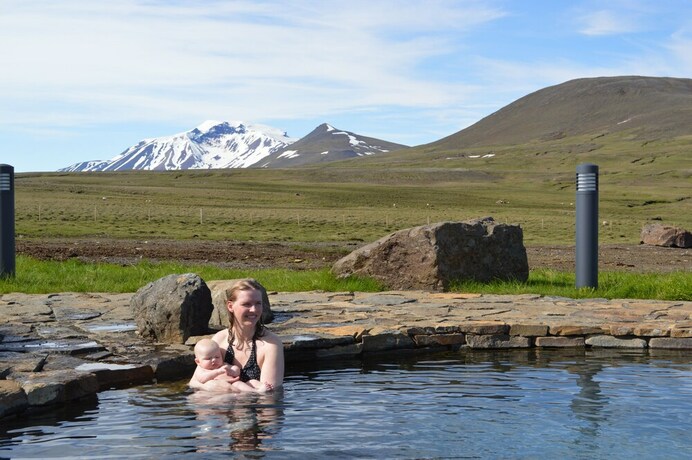 Imagen de la piscina del Laugarfell Accommodation & Hot Springs. Foto 16