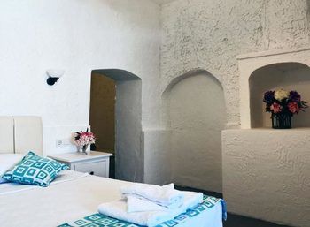 Imagen de los exteriores del Lavinya Otel. Foto 13