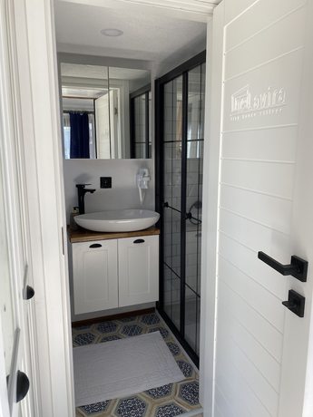 Imagen de la habitación del Lavira Tiny House Village. Foto 10