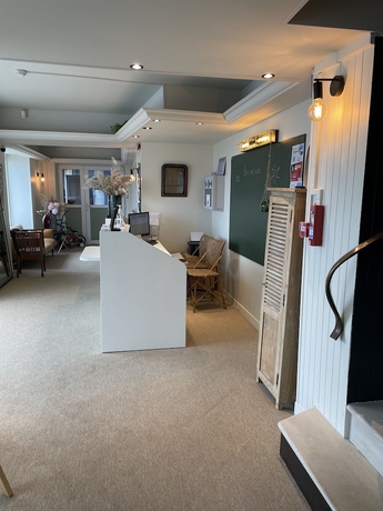 Imagen de los interiores del Le Beau Rivage. Foto 16