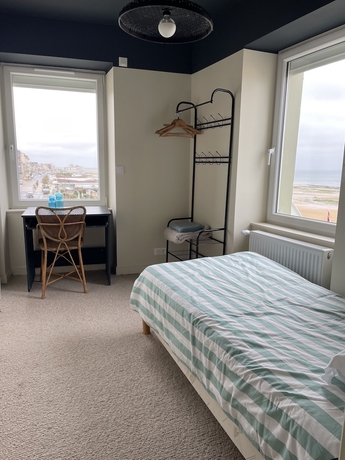 Imagen de la habitación del Le Beau Rivage, Luc sur Mer. Foto 7