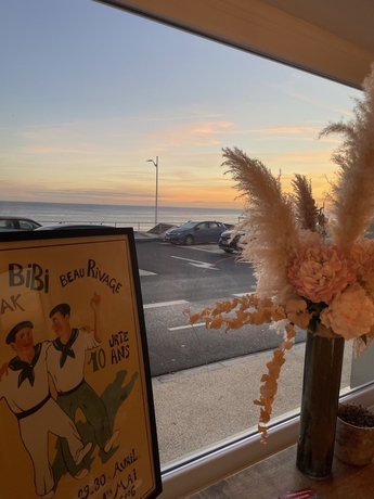 Imagen de los interiores del Le Beau Rivage, Luc sur Mer. Foto 18
