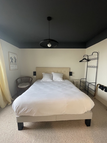 Imagen de la habitación del Le Beau Rivage, Luc sur Mer. Foto 13