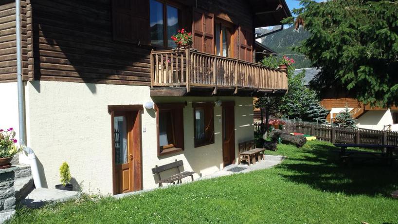 Imagen de los exteriores del Le Chalet, Antagnod. Foto 7
