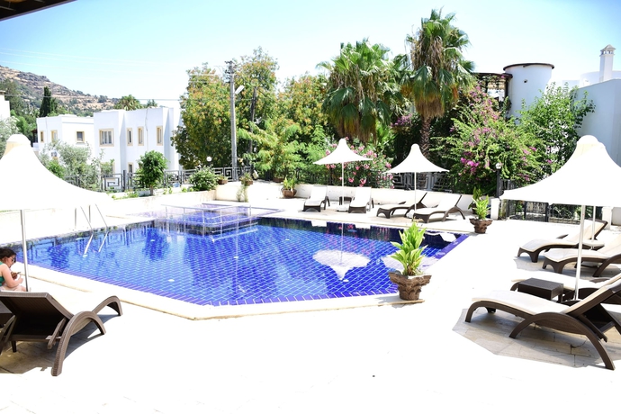 Imagen de la piscina del Le Chance Hotel and Spa. Foto 14