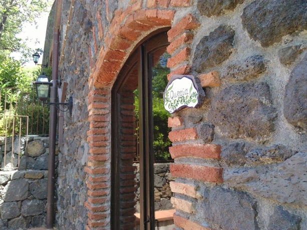 Imagen de los exteriores del Le Cisterne Dell'etna. Foto 16