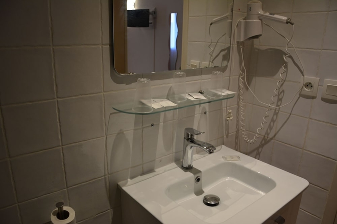 Imagen de la habitación del Le Clos Des M&eacute;di&eacute;vales. Foto 15