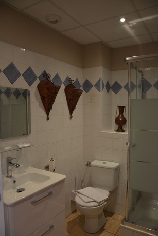 Imagen de la habitación del Le Clos Des M&eacute;di&eacute;vales. Foto 17