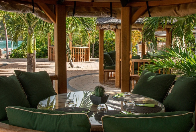 Imagen del bar/restaurante del Le Domaine Anse Marcel Beach Resort. Foto 1