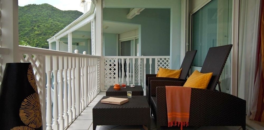 Imagen de los exteriores del Le Domaine Anse Marcel Beach Resort. Foto 9