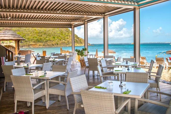Imagen del bar/restaurante del Le Domaine Anse Marcel Beach Resort. Foto 2