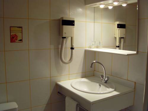 Imagen de la habitación del Le Grand Hotel, Cherbourg. Foto 4