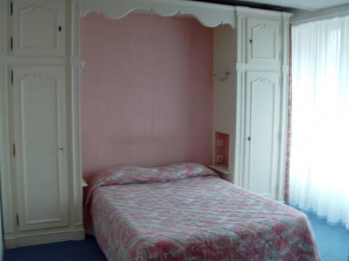Imagen de la habitación del Le Grand Hotel, Cherbourg. Foto 11