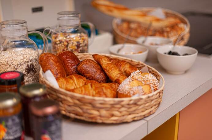 Imagen del bar/restaurante del Le Hub Toulon. Foto 9