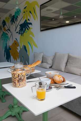 Imagen del bar/restaurante del Le Hub Toulon. Foto 10