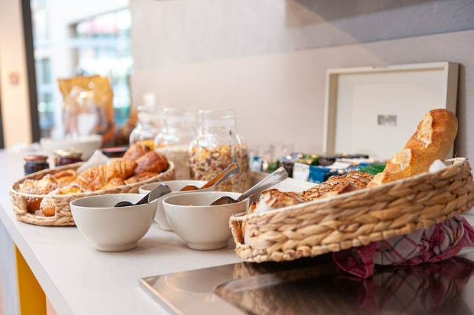 Imagen del bar/restaurante del Le Hub Toulon. Foto 11