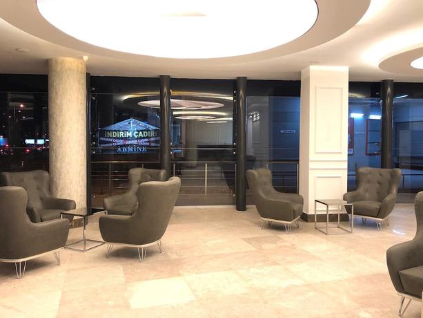 Imagen de los interiores del Le Luxe suites hotel and SPA. Foto 18