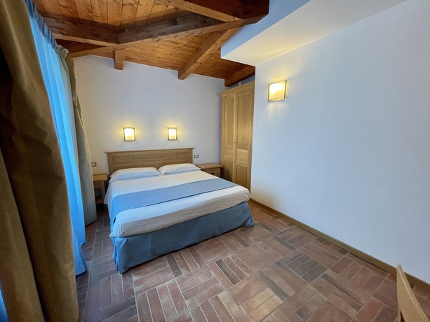 Imagen de la habitación del Le Mandrelle Beach Resort. Foto 18